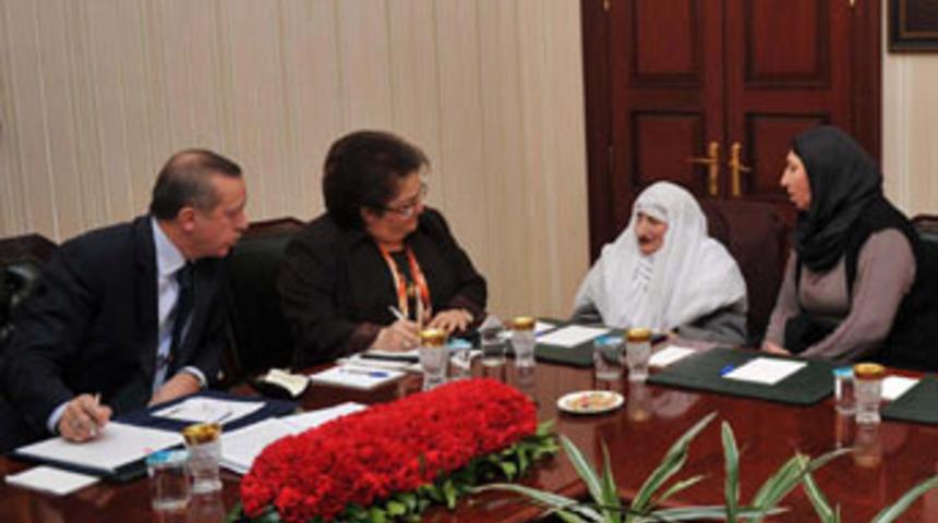 Başbakan 'Cumartesi Anneleri'yle g&ouml;r&uuml;şt&uuml;