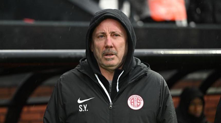 Sergen Yalçın'a inanılmaz son! Antalyaspor 2 dakikada 2 gol bulduğu İstanbulspor mücadelesinden beraberlikle ayrıldı