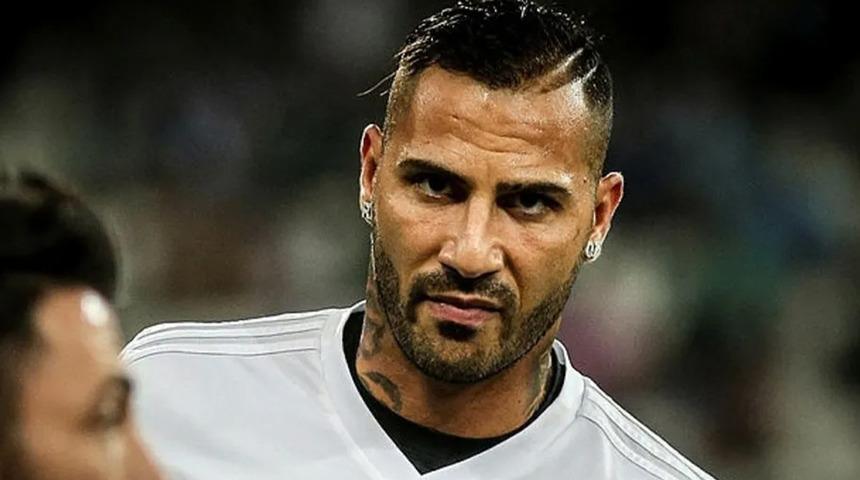 Quaresma'nın oğlu paylaştı, gerçek ortaya çıktı! Yıldız oyuncunun oğlu babasının Beşiktaş'a dönmeme sebebi olarak Samet Aybaba'yı gösterdi
