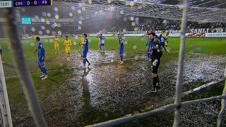 Çaykur Rizespor maçında geriye düşen Fenerbahçe'de taraftar zemine isyan etti! Bu bir rezelet