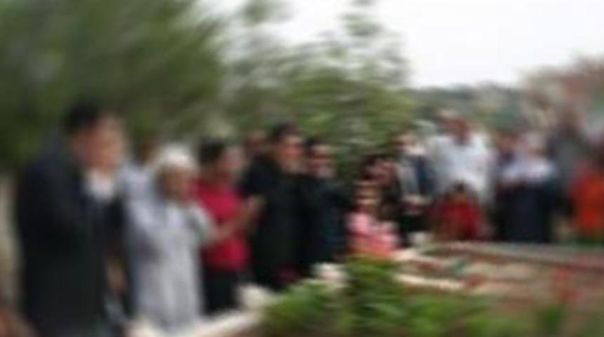 &Ouml;ld&uuml;ğ&uuml; sandığı babasıyla karşılaştı