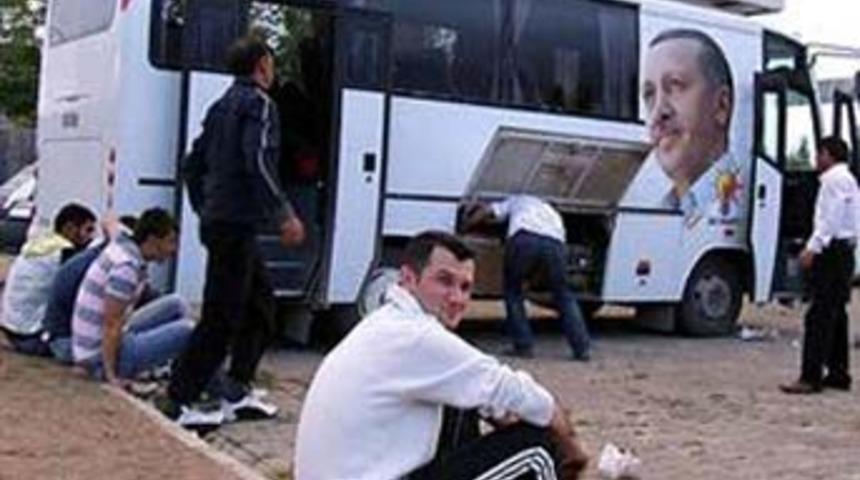 Ma&ccedil;a AK Parti se&ccedil;im otob&uuml;s&uuml;yle gidiyorlar