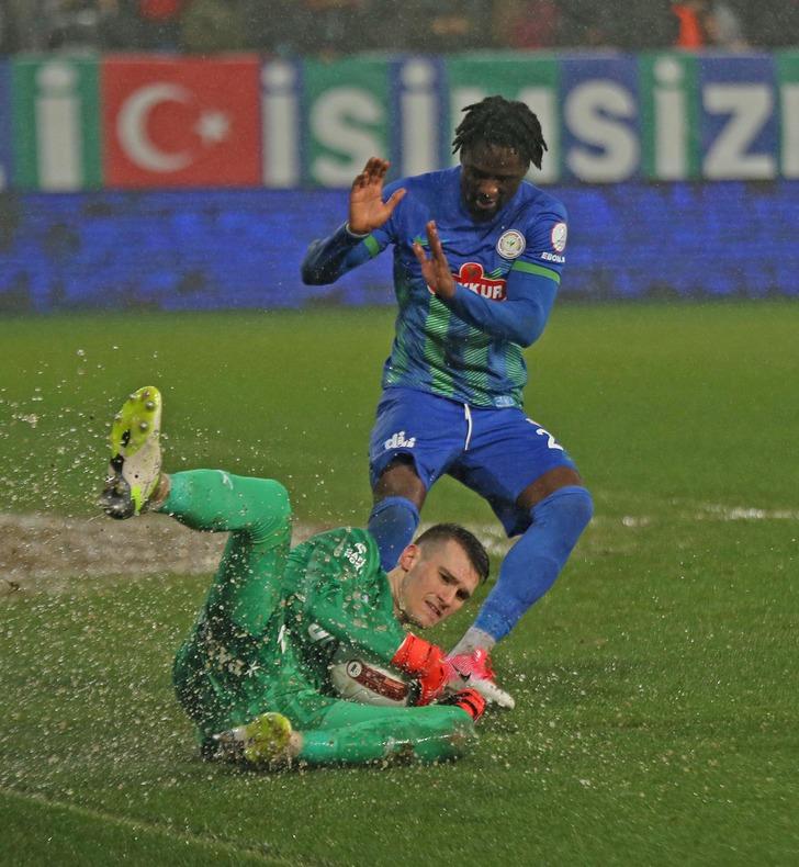 Çaykur Rizespor karşısında geriye düşen Fenerbahçe'nin oyunu sonrası Rıdvan Dilmen İsmail Kartal'a demediğini bırakmadı: Rakibin ekmeğine yağ sürüyorsun G5