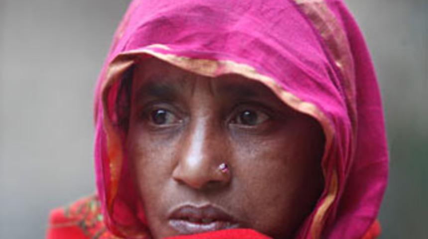 Tecav&uuml;z kurbanı kızı kırba&ccedil;la katlettiler