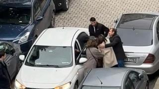 Fatih'te park kavgası! Kendisini uyaran kadına küfredince darbedildi! Kaçmak isterken çevredeki otomobillere çarptı