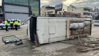 Adana'da feci kaza! Tarım işçilerini taşıyan midibüs devrildi: 15 yaralı