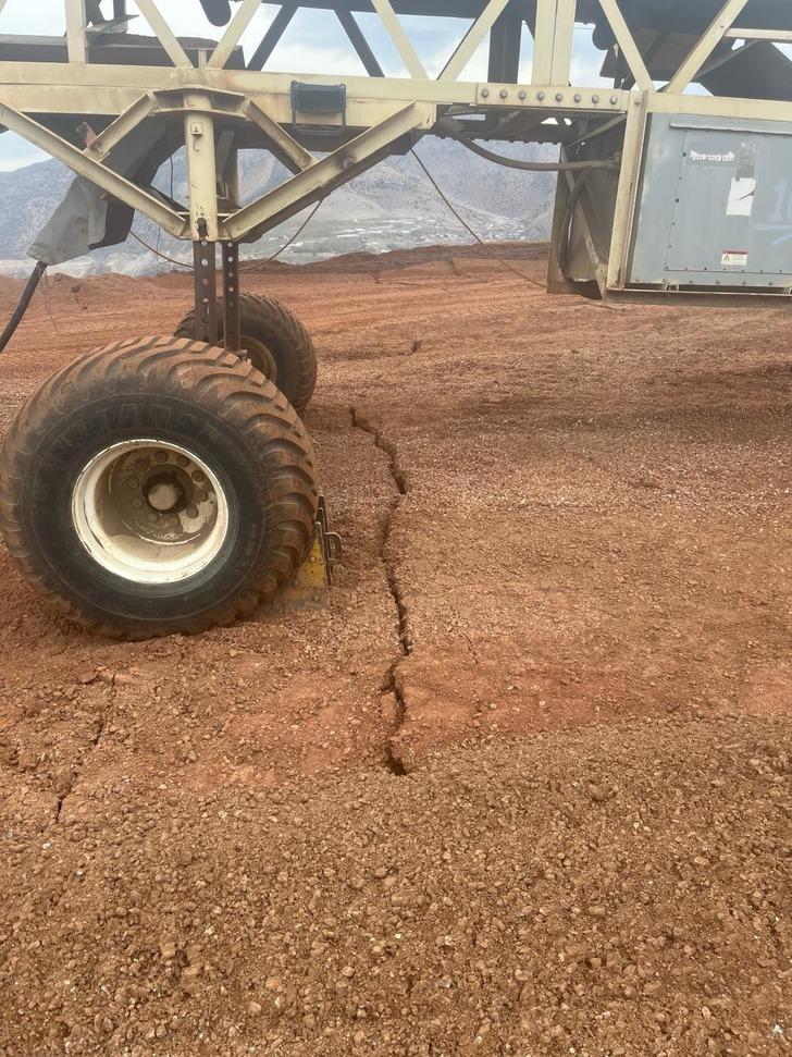 Facia göz göre göre geliyorum demiş! İşte toprak kayması öncesinde çekilen 'çatlakların' fotoğrafı G3