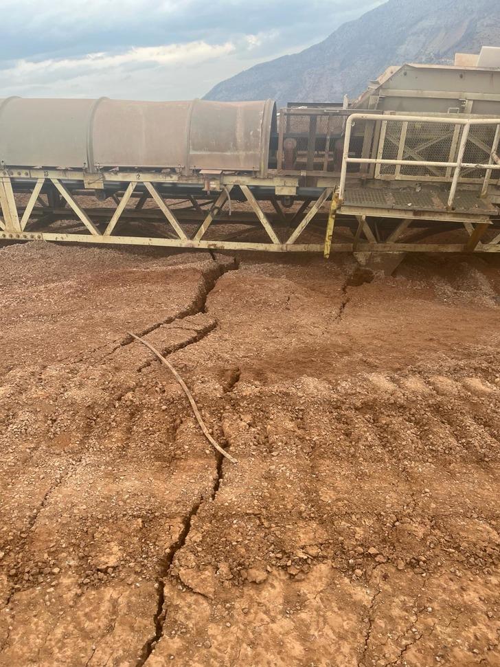 Facia göz göre göre geliyorum demiş! İşte toprak kayması öncesinde çekilen 'çatlakların' fotoğrafı G1