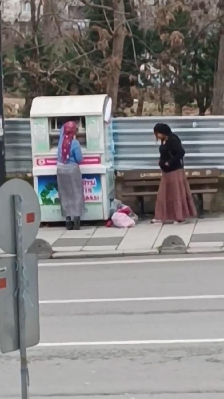 Giysi kumbarasından çocuk çıktı! Akılalmaz görüntüler... Çevredeki vatandaşlar saniye saniye kaydetti G4