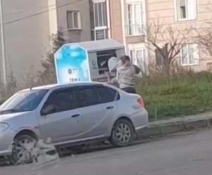 Giysi kumbarasından çocuk çıktı! Akılalmaz görüntüler... Çevredeki vatandaşlar saniye saniye kaydetti G3