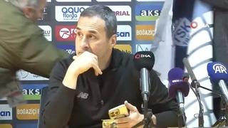 Basın toplantısında ilginç anlar: Yalçın Koşukavak küplere bindi! 