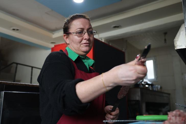 Patronla kavga edip inadına mekan açtı! Bulaşıkçı olarak başlayıp kebap ustası oldu 'Şehir dışından geliyorlar' G1