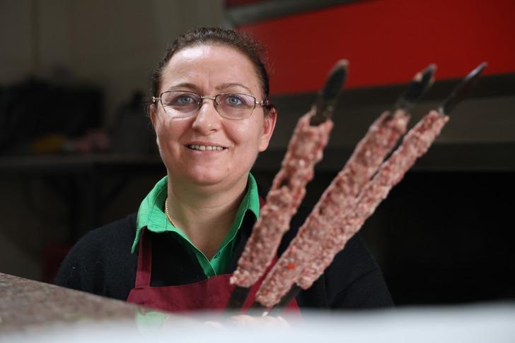 Patronla kavga edip inadına mekan açtı! Bulaşıkçı olarak başlayıp kebap ustası oldu 'Şehir dışından geliyorlar' G5