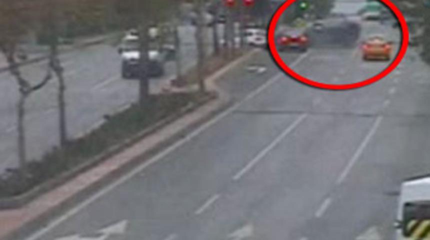 Bayan sürücü aynaya bakmayınca!