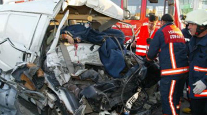 Maltepe D 100'de feci kaza