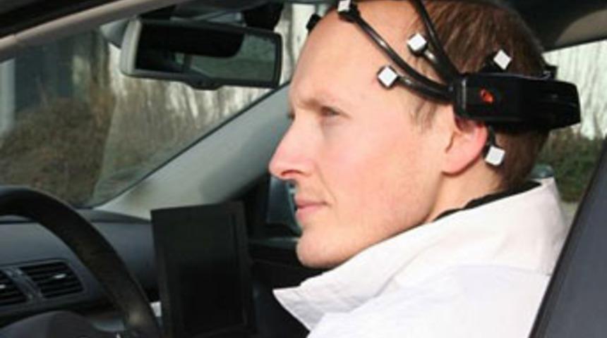 Bu otomobil d&uuml;ş&uuml;nce g&uuml;c&uuml;yle &ccedil;alışıyor