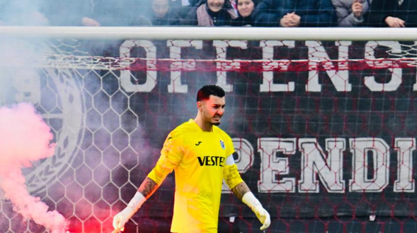 Uğurcan Çakır'ın koruduğu kaleye meşale yağmuru sonrası milli kalecinin eşinden sert tepki! ''Allahınızdan bulun artık yeter!''