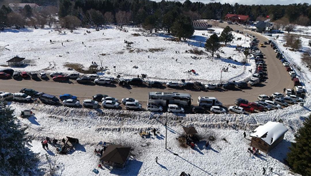 Akın akın geldiler! Uludağ'da adım atacak yer kalmadı
