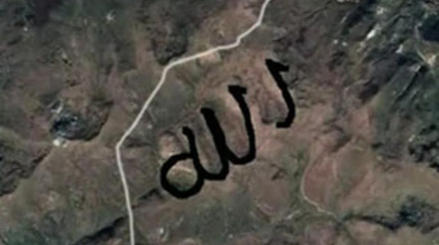 Dağlarda Allah yazısı