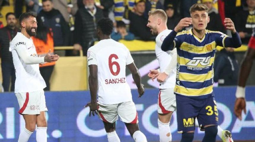 Penaltı yaptıran Kazımcan'a büyük tepki! Emre Belözoğlu da oyundan aldı...