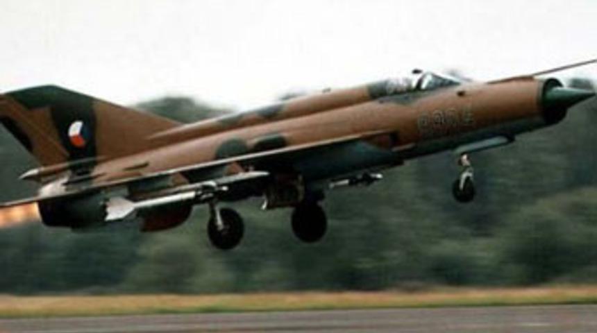 Libya'da jet d&uuml;şt&uuml;!