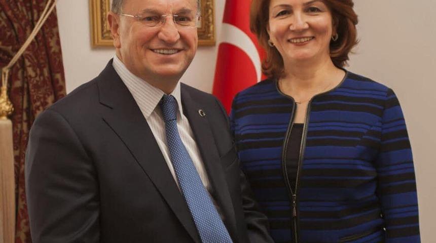 'Ne koltuk sevdasıymış...' İstenmeyen adam Lütfü Savaş'ın üstü çizildi, eşi Nazan Savaş'ın paylaşımı tepki çekti! 