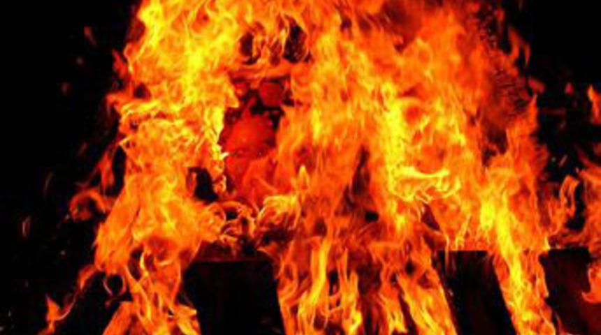 Cadı diye diri diri yaktılar!