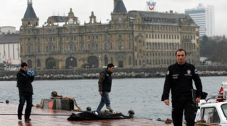 Kadık&ouml;y&rsquo;de denizden ceset &ccedil;ıktı