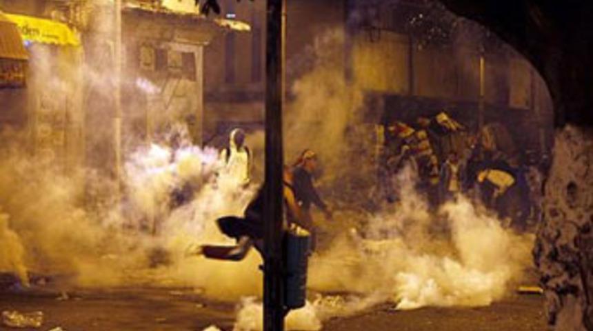 Arnavutluk karıştı: 3 ölü