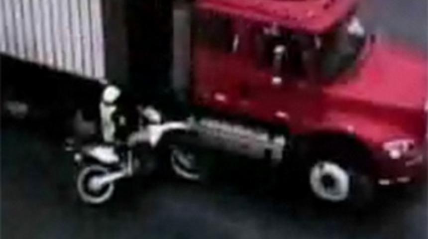 Kadın polisin saniye saniye kurtuluş anları!