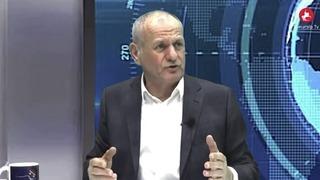 Eski belediye başkanı Mehmet Keleş, Faruk Özlü'ye sert sözlerle yüklendi: Afişimizi parçalatıyor ama karşıma çıkamaz