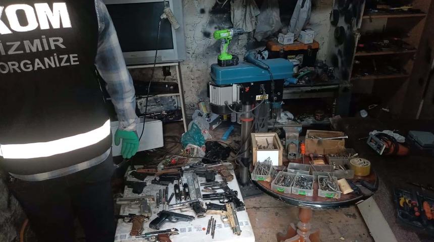 Muhtar adayının evinden ve iş yerinden çıkanlar şoke etti