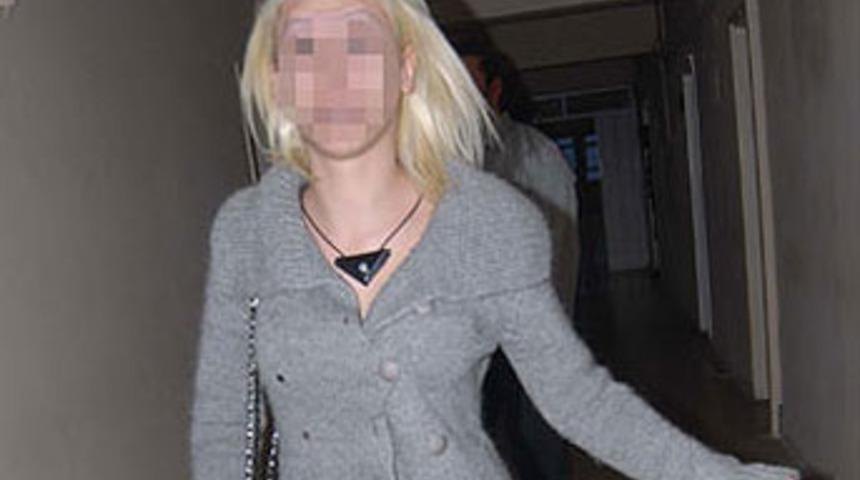 Valilik &ouml;n&uuml;nde &ccedil;ıplak eylem