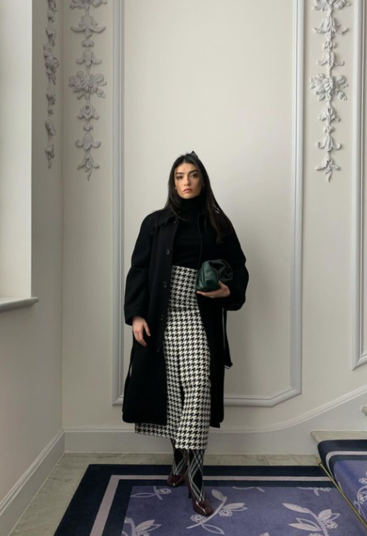 İnci Taneleri'nin Dilber'i Hazar Ergüçlü'nün Londra pozları çok konuşuldu! "Aşağıdan çek hele..." G4