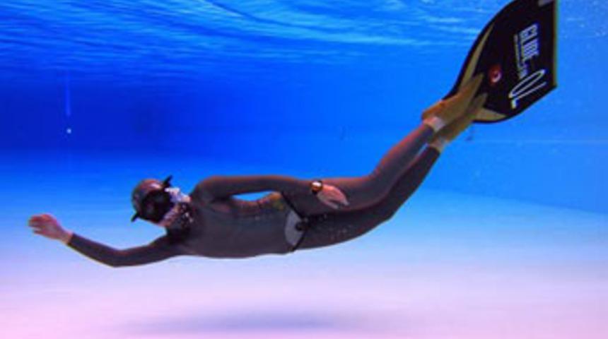 Buzun altında 110 metre rekor getirdi