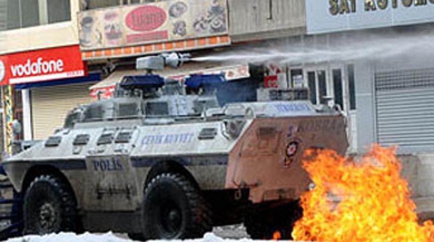 Yüksekova'da "mezit" çatışması