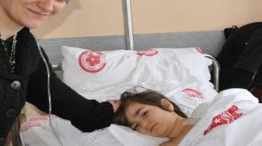 Omzunda cam parçalarıyla yedi ay dolaştı