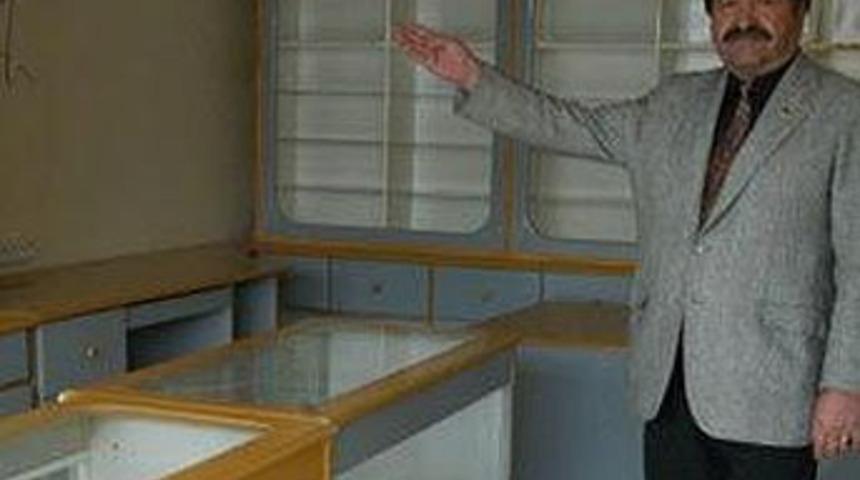 Ovacık'ın tek eczanesi kapandı