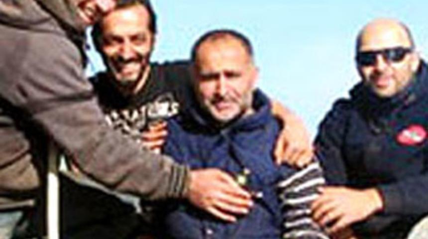 Radarsız, telsizsiz tekneyle Libya'dan ka&ccedil;ış