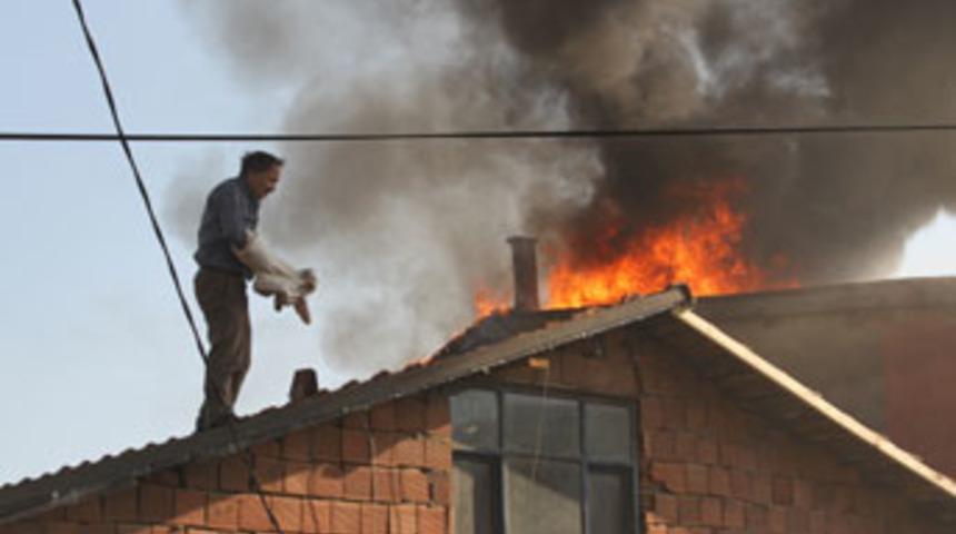 Sarıyer'de bir ev ateşe verildi