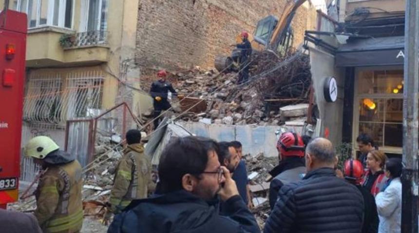 Kadıköy'de korkunç olay! İnşaat işçisi çöken duvarın altında kaldı