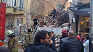 Kadıköy'de korkunç olay! İnşaat işçisi çöken duvarın altında kaldı