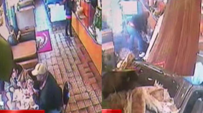 Otomobil restorana b&ouml;yle daldı