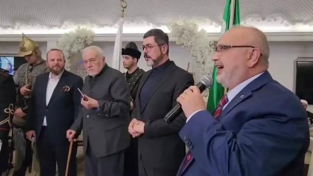 İlber Ortaylı katıldığı nikah törenindeki o sözlerle ilgili sosyal medyadan açıklama yaptı: 'Rahatsızlığımı sıra bana gelince belirttim'