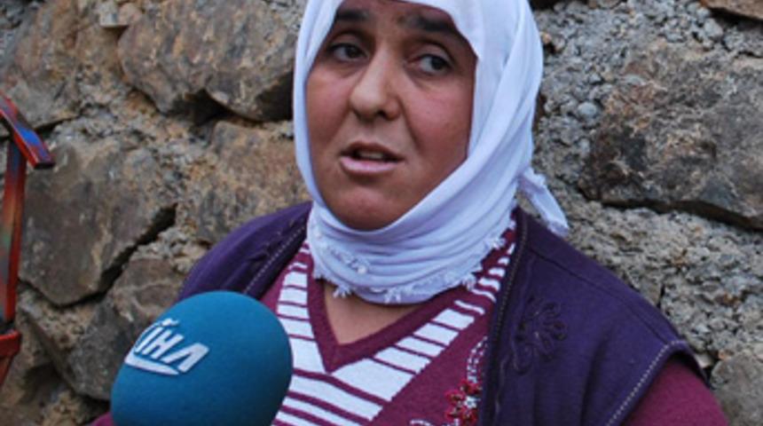 "Anne iki &ccedil;alı dibindeyim, beni kurtarın"