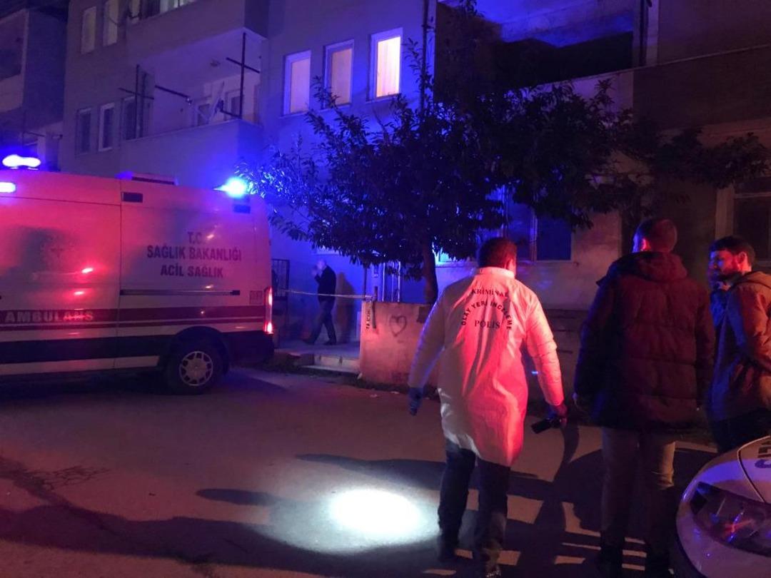Y&uuml;ksek ses tartışması cinayetle bitti! Yatağa bağlı babasının g&ouml;zleri &ouml;n&uuml;nde 65 yaşındaki komşusu tarafından &ouml;ld&uuml;r&uuml;ld&uuml;
