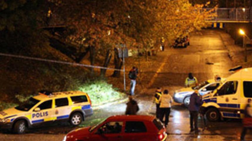 Keskin nişancının hedefinde g&ouml;&ccedil;menler var