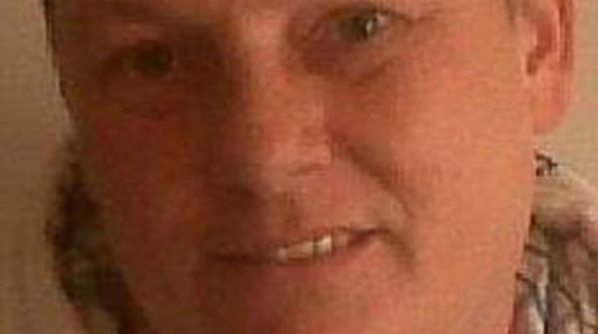 1,048 kişi kılını kıpırdatmadı ve &ouml;ld&uuml;