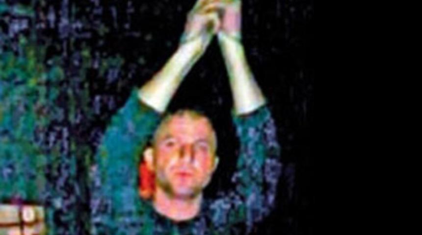 Kışlada uzmana domuz bağıyla işkence