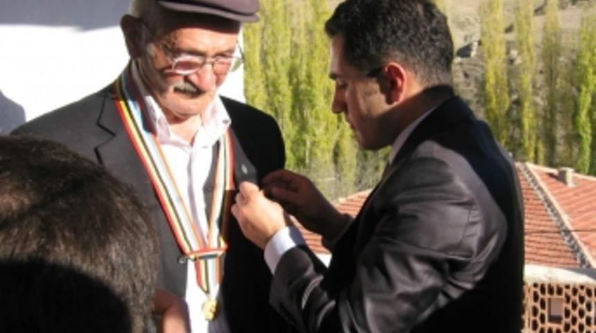 Kore gazisine şeref madalyası